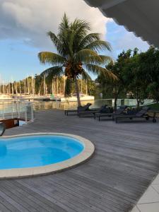 Afbeelding uit fotogalerij van superbe villa au bord de la mer, piscine, ponton privé in Le Gosier