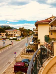 a street in a town with cars parked on the road at La Perla in Silvi Marina