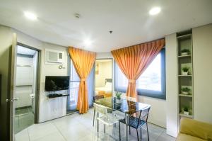 Kuchyň nebo kuchyňský kout v ubytování Jade Hotel and Suites