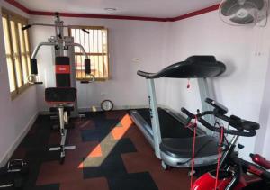 Fitness centrum a/nebo fitness zařízení v ubytování Ganpati Guest House + 31 fotografií