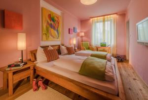 a bedroom with a large bed in a room at Landgasthof zur Linde Laaben in Laaben