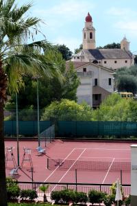 Tennis- og/eða veggtennisaðstaða á Residence La Meridiana eða í nágrenninu