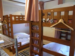 Łóżko lub łóżka piętrowe w pokoju w obiekcie Guesthouse Tamura