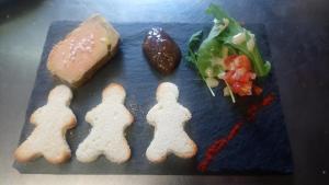 a plate with cut out gingerbread people and a salad at La Vieille Auberge in Saint-Privat-dʼAllier