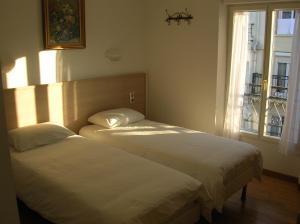 Postel nebo postele na pokoji v ubytování Hotel Darcet
