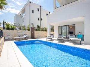 Bazén v ubytování Luxury Apartment La Mer nebo v jeho okolí