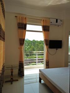 Postel nebo postele na pokoji v ubytování Khách Sạn Hà Phương + 259 fotografií