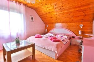 Postel nebo postele na pokoji v ubytování Bovec Holiday House