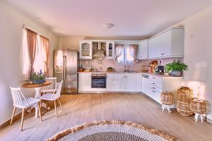 Kuchyň nebo kuchyňský kout v ubytování Corali House