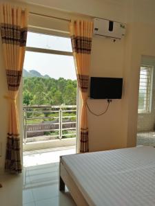 TV a/nebo společenská místnost v ubytování Khách Sạn Hà Phương