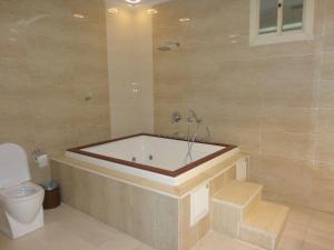 Koupelna v ubytování Helm park serviced apartments + 44 fotografií