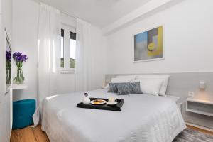 Postel nebo postele na pokoji v ubytování Luxury Apartment La Mer