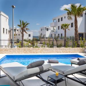 Bazén v ubytovaní Luxury Apartment La Mer alebo v jeho blízkosti