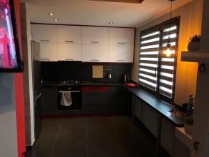 Kuchyňa alebo kuchynka v ubytovaní Apartament GREY