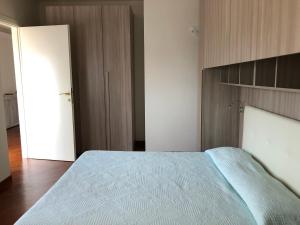 Katil atau katil-katil dalam bilik di Appartamento delizioso Civitavecchia +15 gambar