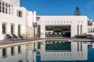 Bazén v ubytování Rochari Hotel nebo v jeho okolí