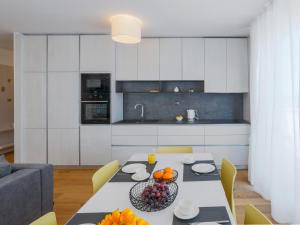Kuchyň nebo kuchyňský kout v ubytování Luxury Apartment La Mer
