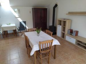 a living room with a table and chairs and a stove at Apartment Koprivovi in Němčičky