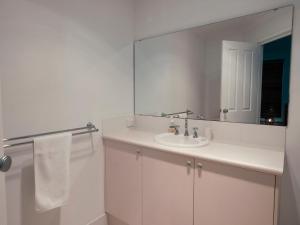 
A bathroom at FortyThree - Oceanside Retreat Busselton
