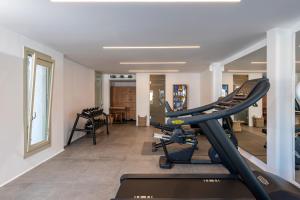 a gym with treadmills and a treadmill at Rochari Hotel in Mýkonos City
