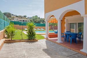 Villa Amplia casa con piscina privada, Calonge, Spain ...