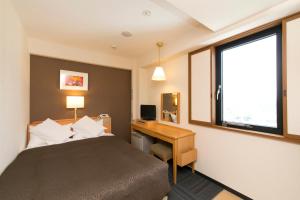 Кровать или кровати в номере Smile Hotel Shizuoka