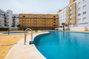Bazén v ubytovaní Playa del Cantil, 3 bedrooms and 2 free parking alebo v jeho blízkosti