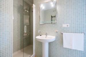 Kúpeľňa v ubytovaní Playa del Cantil, 3 bedrooms and 2 free parking