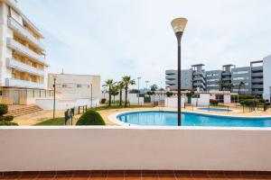Bazén v ubytovaní Playa del Cantil, 3 bedrooms and 2 free parking alebo v jeho blízkosti