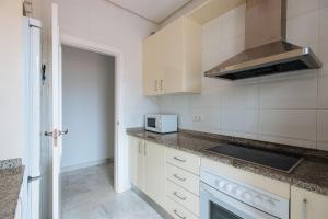 Kuchyňa alebo kuchynka v ubytovaní Playa del Cantil, 3 bedrooms and 2 free parking