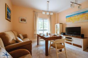 Televízia a/alebo spoločenská miestnosť v ubytovaní Playa del Cantil, 3 bedrooms and 2 free parking