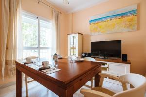 Televízia a/alebo spoločenská miestnosť v ubytovaní Playa del Cantil, 3 bedrooms and 2 free parking