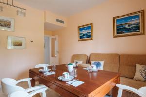 Posedenie v ubytovaní Playa del Cantil, 3 bedrooms and 2 free parking