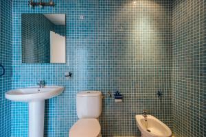 Kúpeľňa v ubytovaní Playa del Cantil, 3 bedrooms and 2 free parking