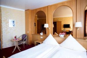 En eller flere senge i et værelse på Hotel Nassauer Hof