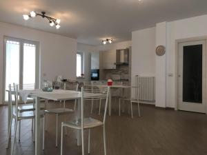 a kitchen and dining room with a table and chairs at Spineola in Spinetoli +15 photos