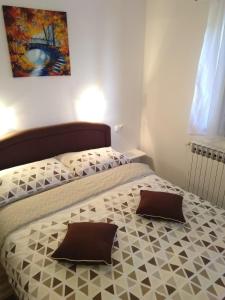 Posteľ alebo postele v izbe v ubytovaní Apartmani Sara i Marta