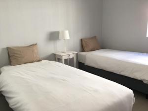 Ein Bett oder Betten in einem Zimmer der Unterkunft Casas da Praia