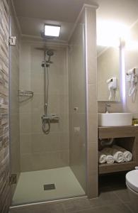 Koupelna v ubytování Elysee Hotel