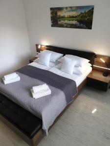 Posteľ alebo postele v izbe v ubytovaní Apartmány Urban