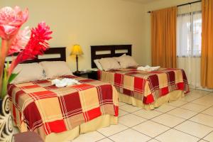 Giường trong phòng chung tại Plaza Magdalena Hotel