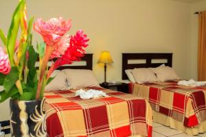 Giường trong phòng chung tại Plaza Magdalena Hotel