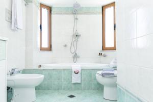 Kúpeľňa v ubytovaní Rose Residence-360º sea view