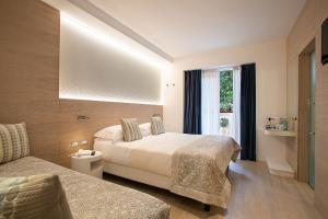 a hotel room with a bed and a window at Hotel Daniele in Lignano Sabbiadoro