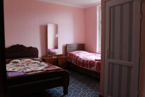 Postel nebo postele na pokoji v ubytování Guest House Shota