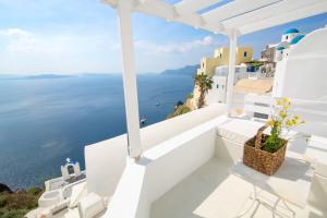 a balcony with a view of the ocean at Menias Cave House in Oia