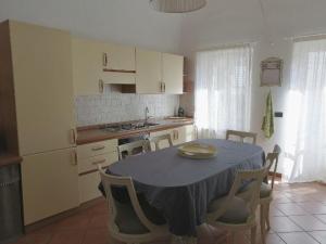 a kitchen with a table and chairs and a kitchen with a table and a kitchen at Pane&Burro in Vercelli