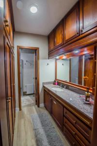 Bathroom sa Flat no Hotel Wish Serrano Resort