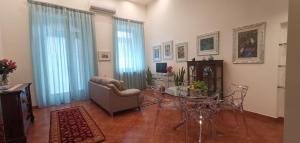 Photo de la galerie de l'établissement luxury Apartment Carmen n 2 Centro Storico di Taormina, à Taormine