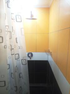 Vonios kambarys apgyvendinimo įstaigoje Hostel Light